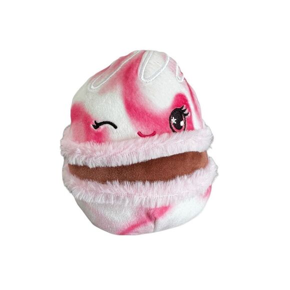 Squishmallows Myster Squad strawberry Scented Macaron - Picture 1 of 7